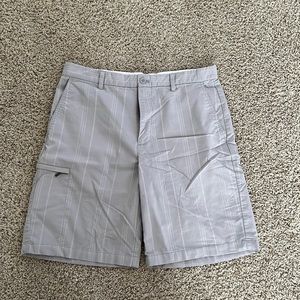 Men’s Greg Norman for Tasso Elba gray golf shorts size 32
